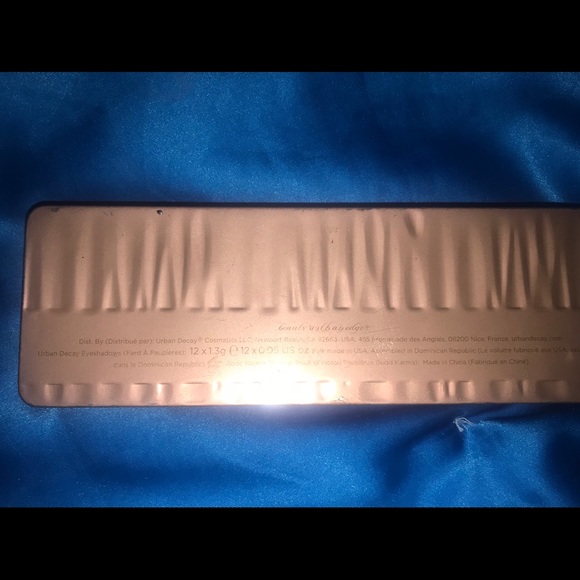 Naked 3 urban decay eyeshadow pallet - Picture 2 of 3